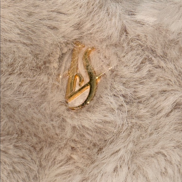 NWT Elegant Cream Faux Fur Tote Bag by Victoria’s Secret - Picture 5 of 7